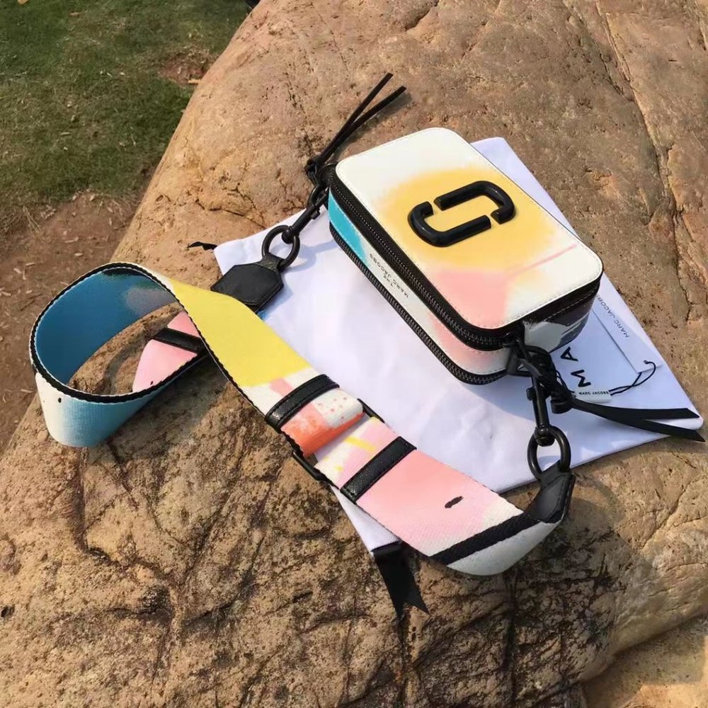🌈🌈Marc Jacob Crossbody 🌈 🌈 - Picture 9 of 15